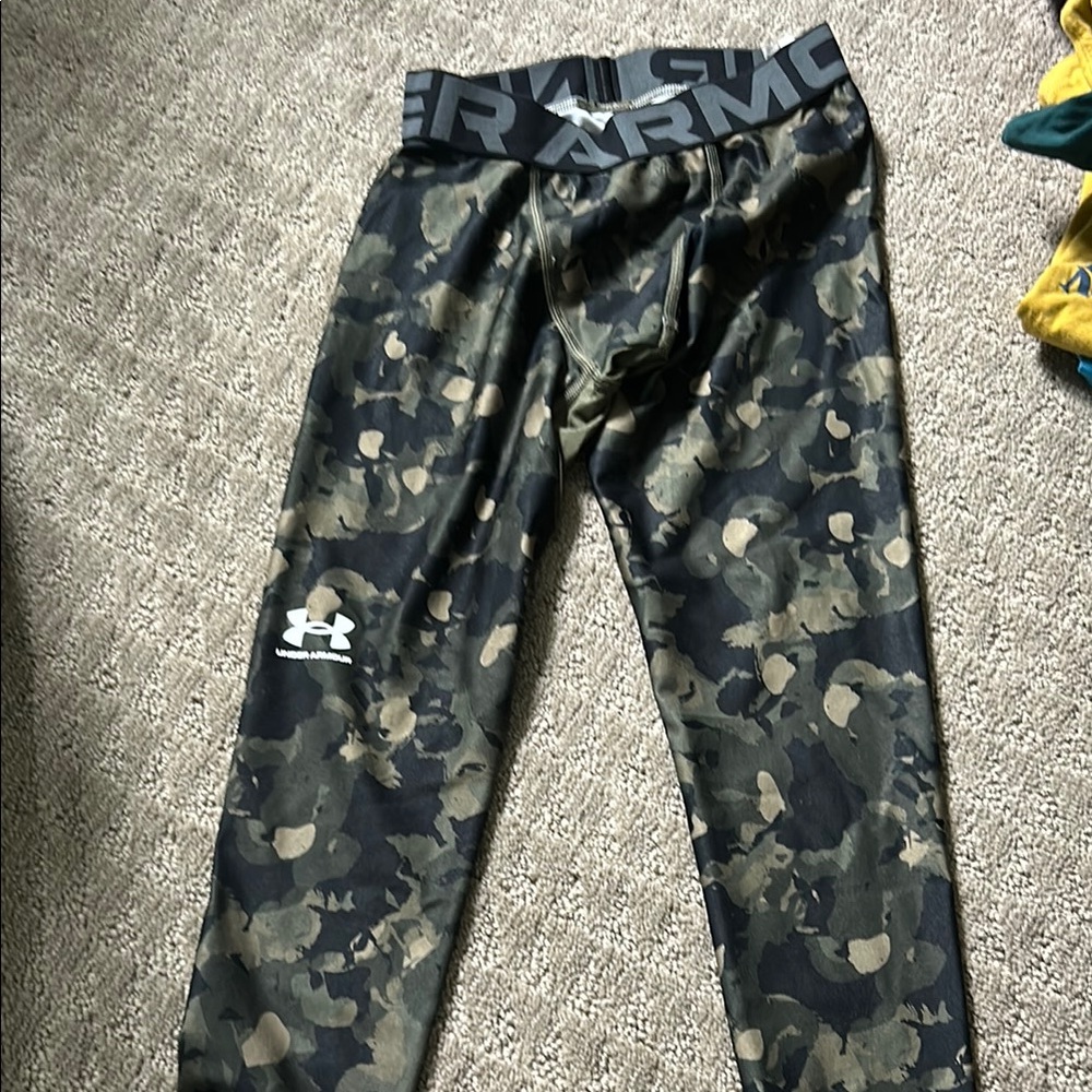 Under Armour Black and Green Leggings Athletic Performance- never worn!!!